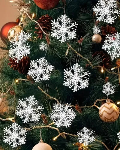 Set de 51 Copos de Nieve Navideños de Plástico Blanco en 3 Tamaños