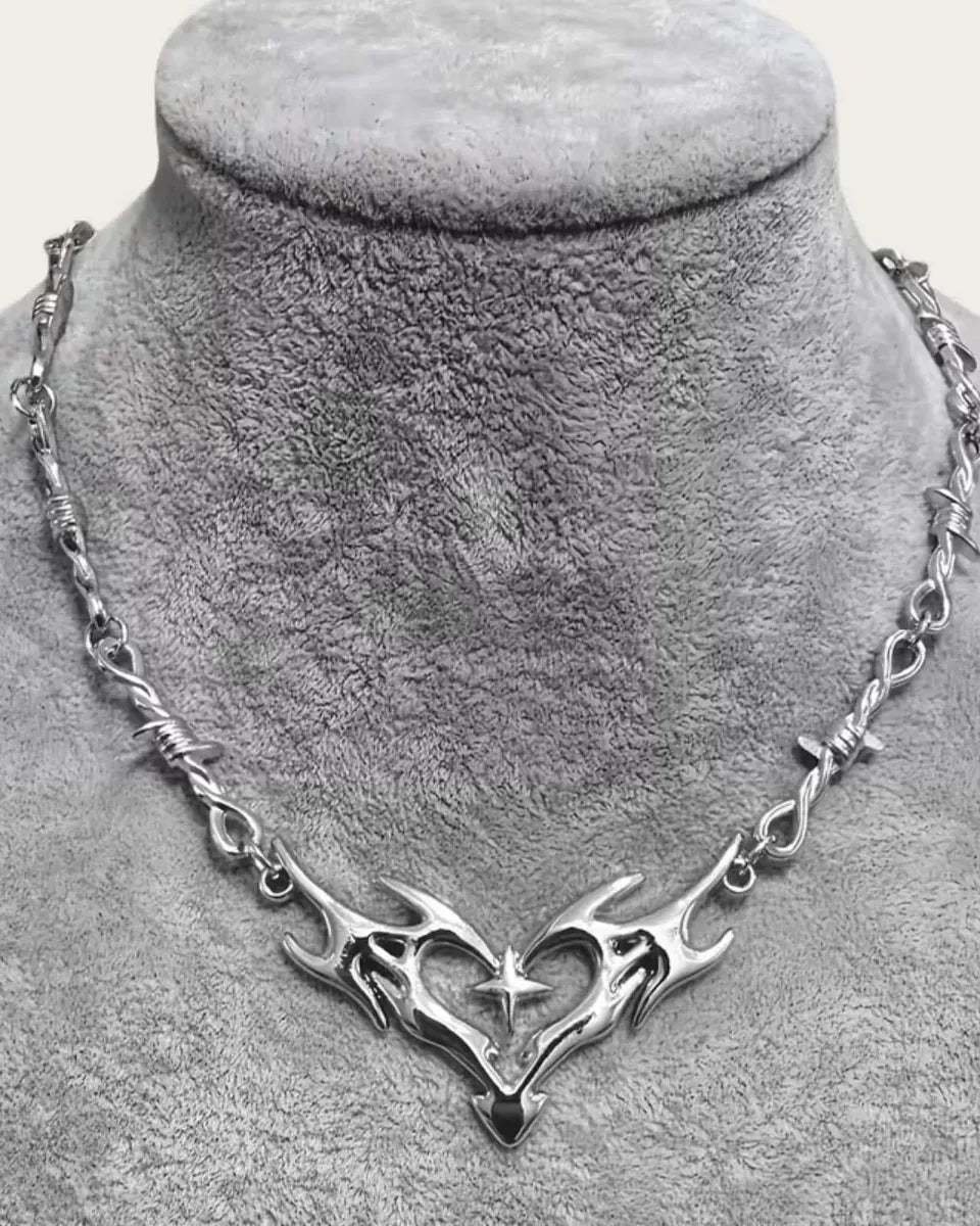 Collar Cadena Con Dijes Llamas Fuego Plateado Gotico