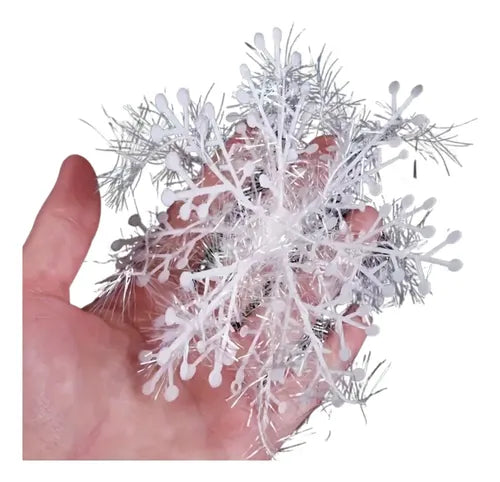 Set de 51 Copos de Nieve Navideños de Plástico Blanco en 3 Tamaños