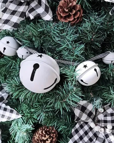 Kit de 30 Cascabeles Navideños Blancos con Cintas Decorativas