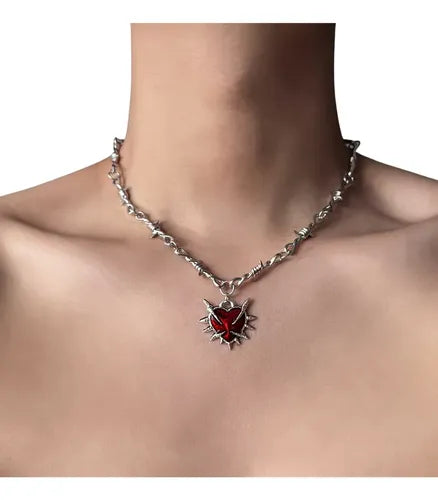 Collar De Acero Con Dije De Corazón Y Espinas Gótico