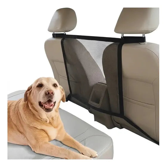 Red de seguridad ajustable para mascotas instalada en el auto